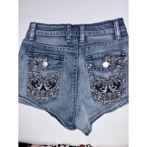 Youth Size 4. Romwe Embellished Jean Shorts For Little Girls. Very Cute. (2438)‎